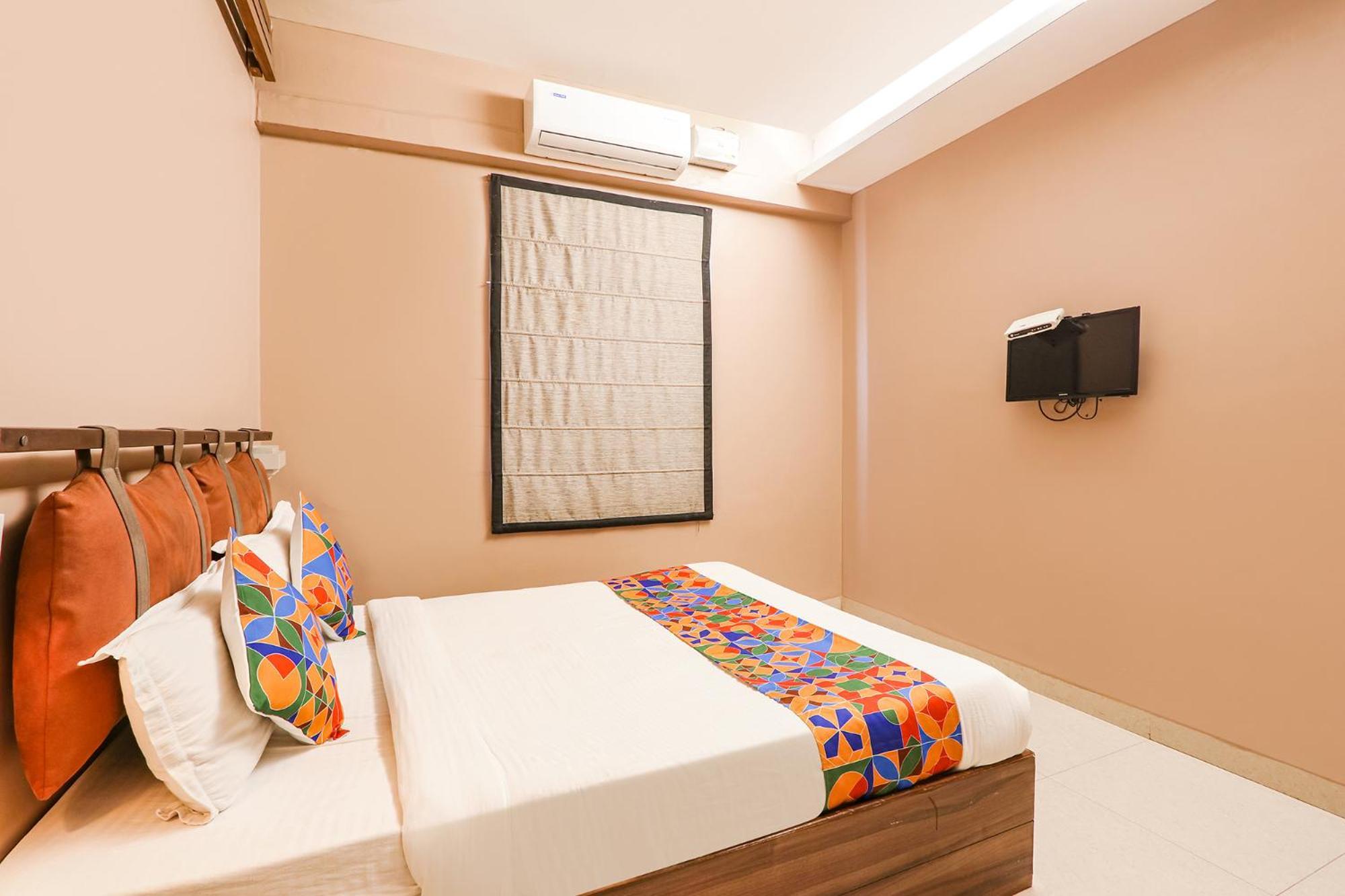 Fabhotel Arastu Plaza - Nampally Hyderabad Esterno foto