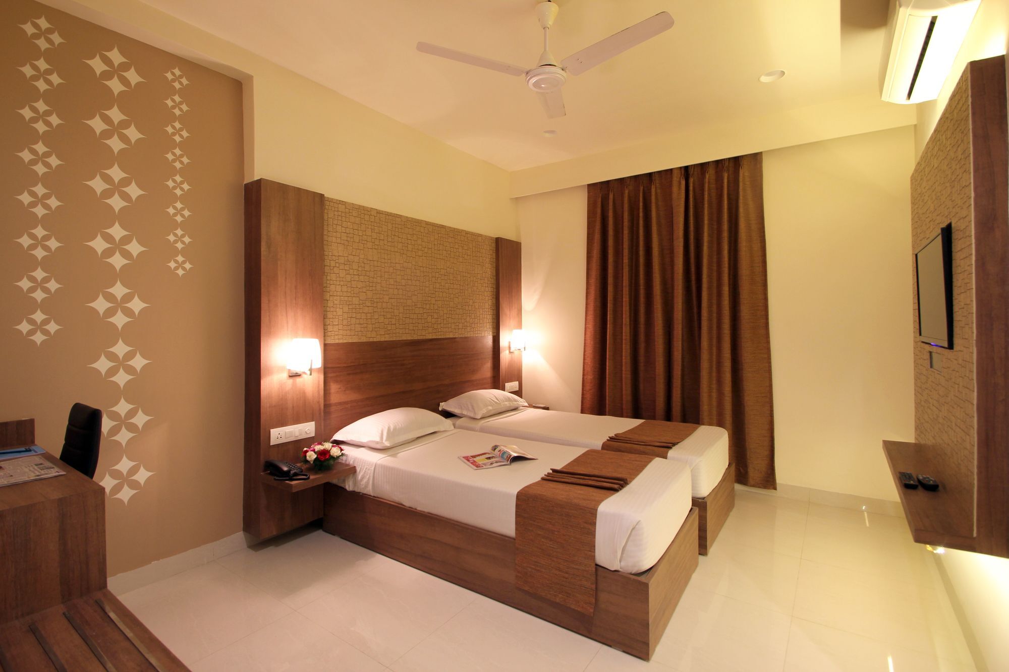 Fabhotel Arastu Plaza - Nampally Hyderabad Esterno foto